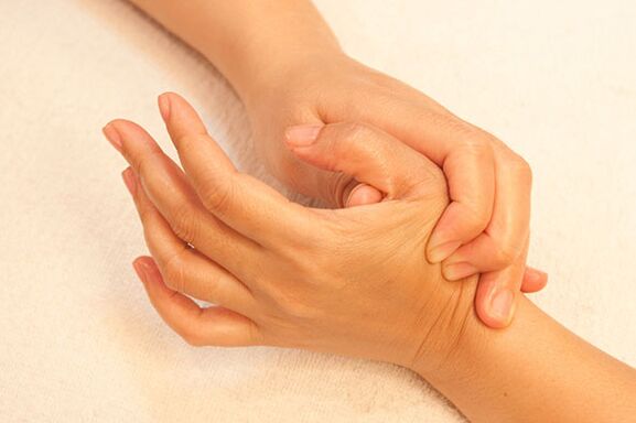 Finger joints may be massaged to relieve symptoms. 